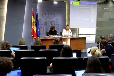 5/08/2016. Consejo de Ministros: Sáenz de Santamaría y Báñez. La vicepresidenta del Gobierno en funciones, Soraya Sáenz de Santamaría, y la ...